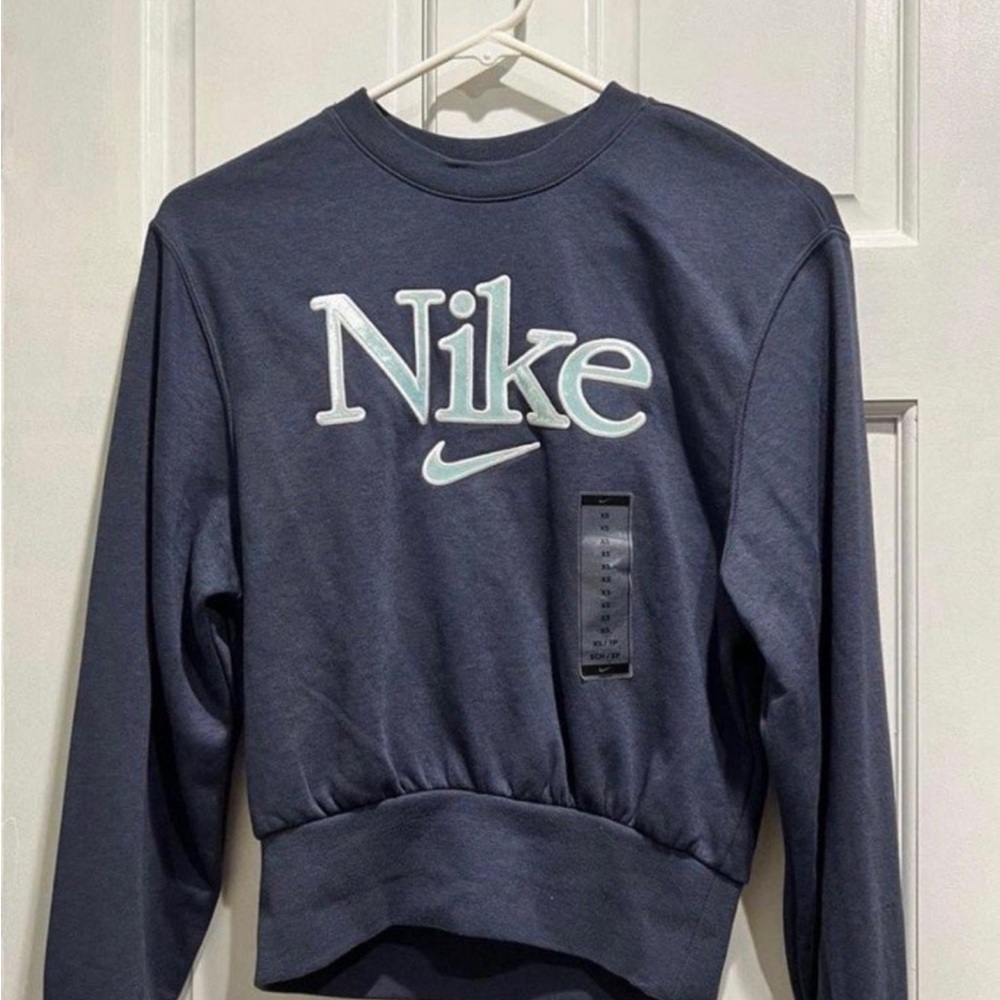 Nike Womens Femme Thunder Blue Graphic Embroidered Fleece Crewneck Sweatshirt